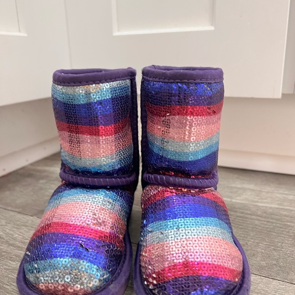 UGG CLASSIC II sequin purple pink toddler boots size 5 - Picture 2 of 5